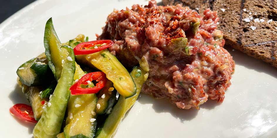 Tartar with smashed cucumbers